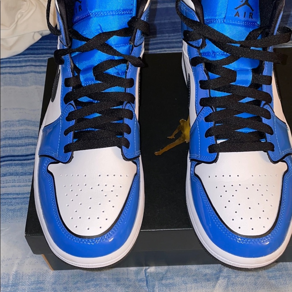 Jordan 1 signal blue
